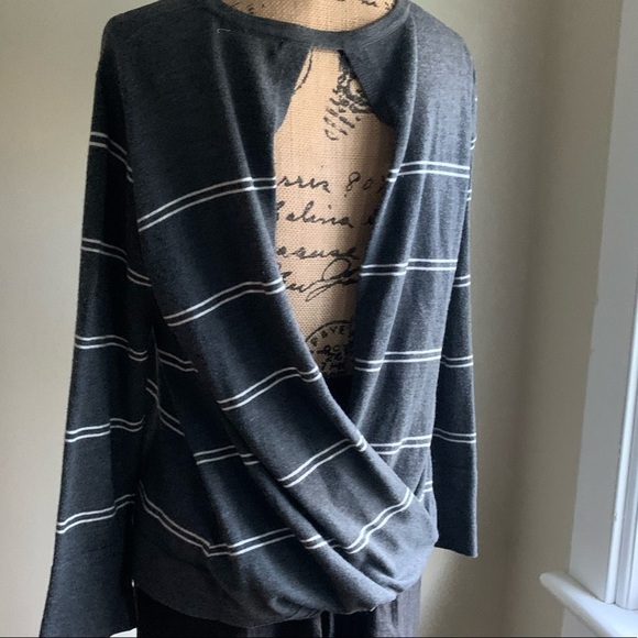 Heartloom Revolve grey white horizontal stripes backless sweater size M - Picture 6 of 12